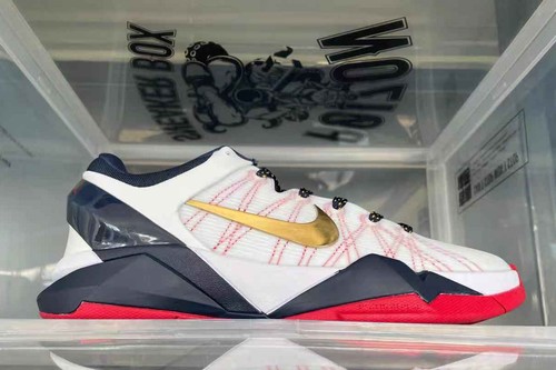 Zoom Kobe 7 Gold Meda