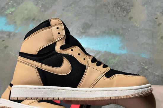 Air Jordan 1 High OG Heirloom Retro